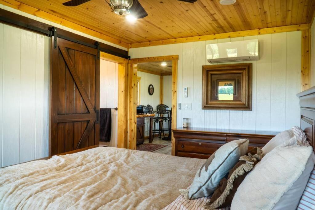 Photo of Bedroom in Walnut Shade