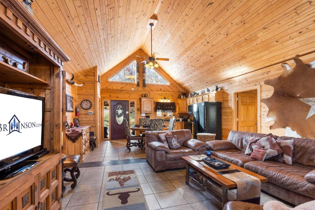 Photo of Livingroom in Branson Cedars