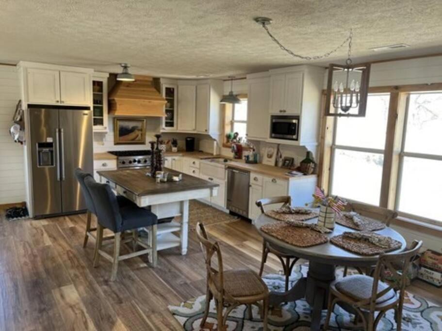 Photo of Livingroom in Van Buren