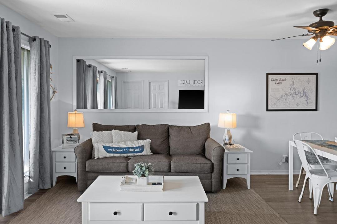 Photo of Livingroom in Kimberling City