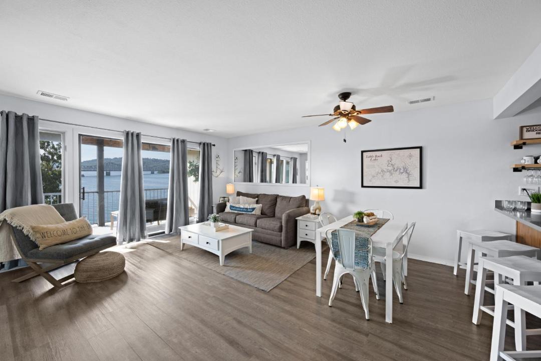 Photo of Livingroom in Kimberling City