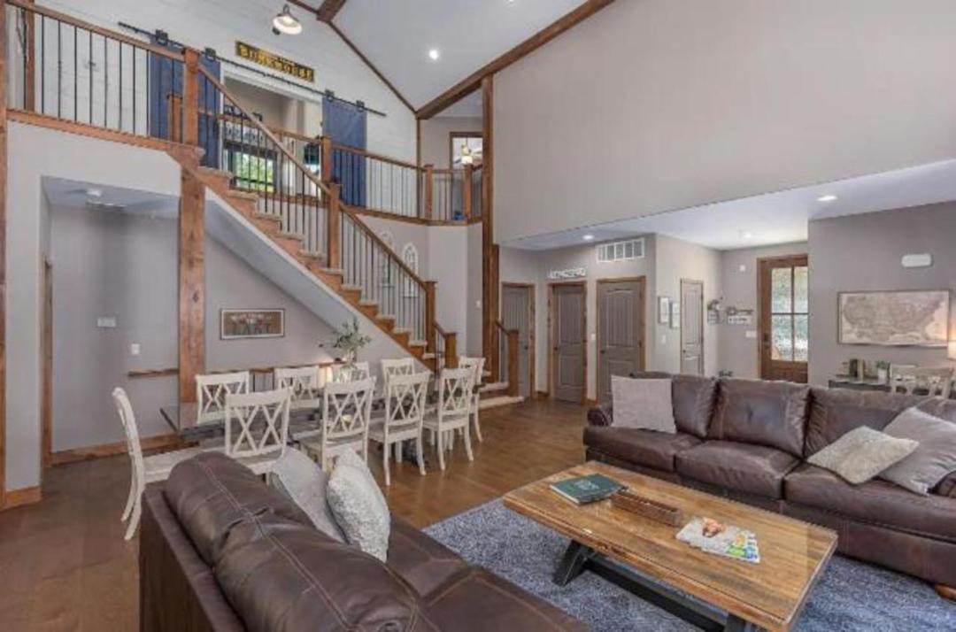 Photo of Livingroom in Hollister