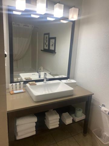 Photo of Bathroom in I-435 West KC-KS