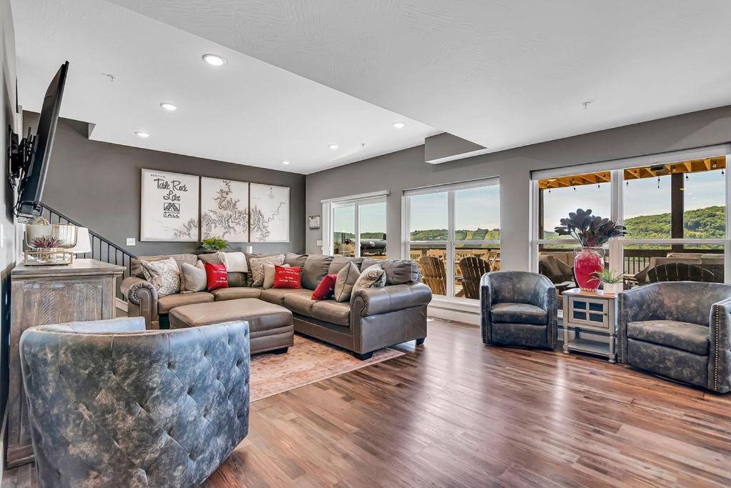 Photo of Livingroom in Hollister