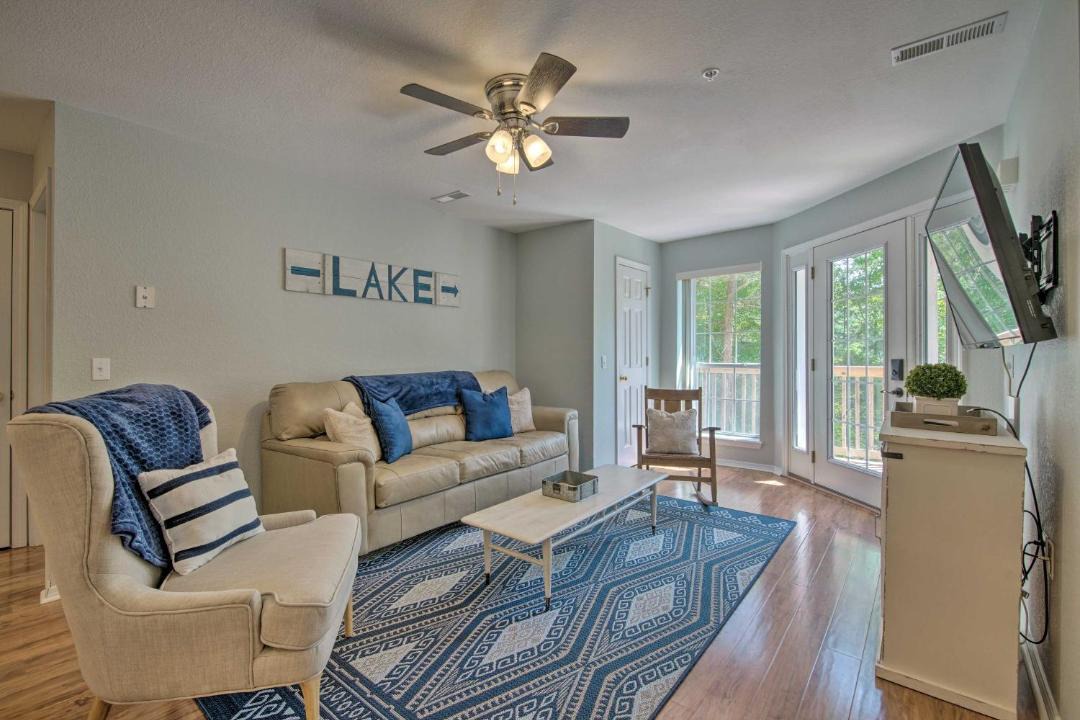 Photo of Livingroom in Kimberling City