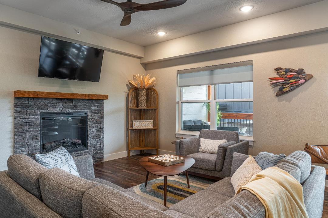 Photo of Livingroom in Hollister