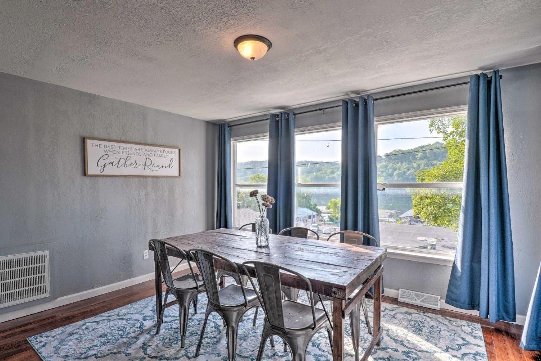 Photo of Livingroom in Rockaway Beach