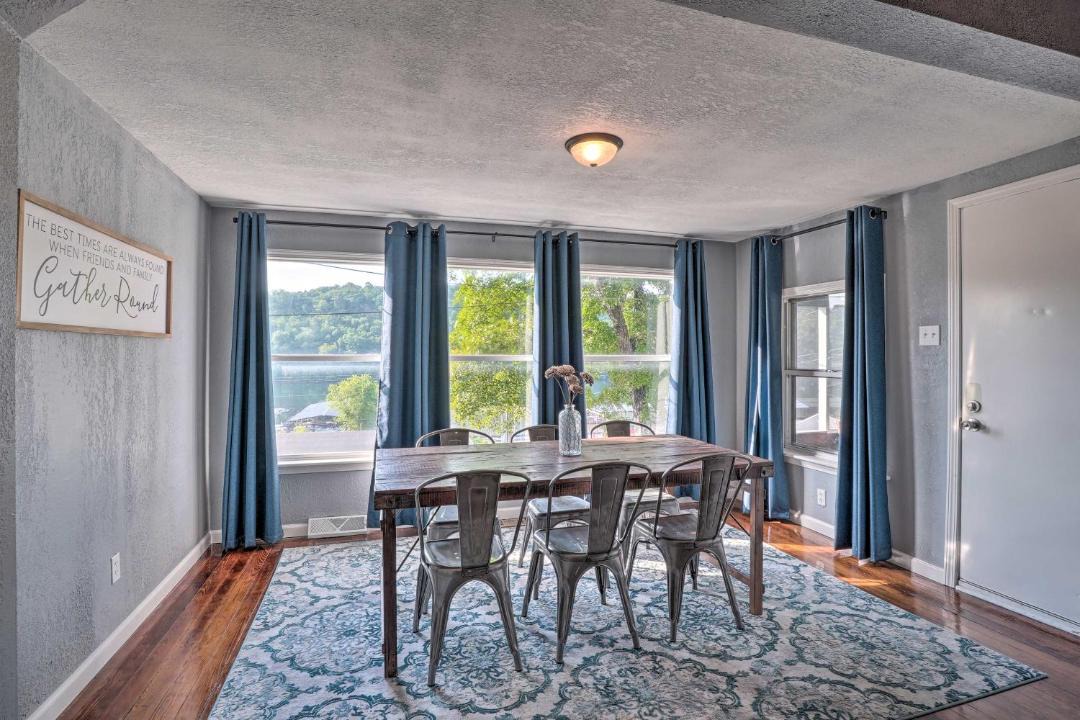 Photo of Livingroom in Rockaway Beach