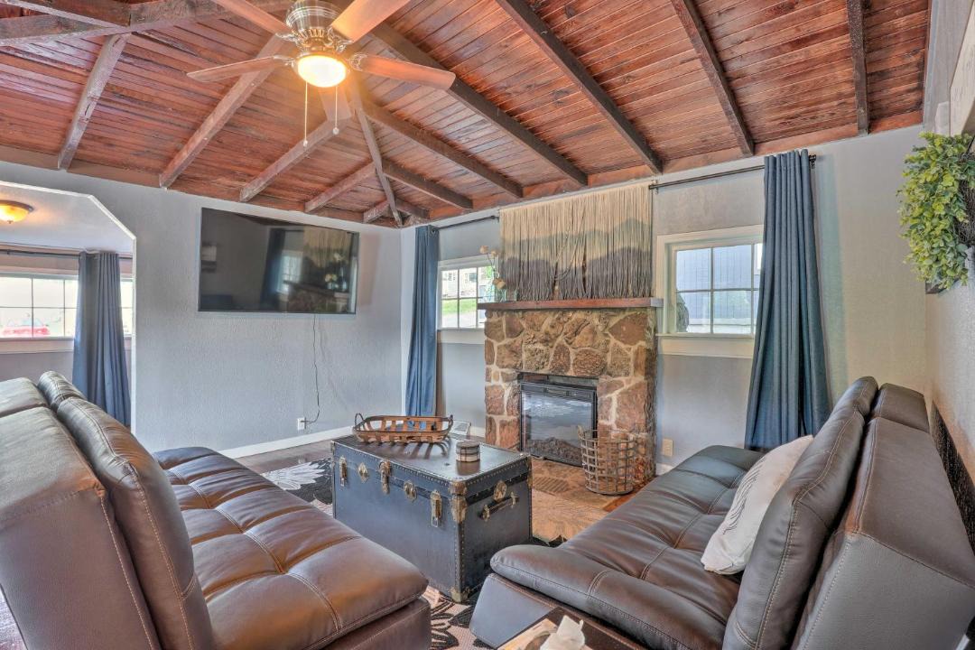 Photo of Livingroom in Rockaway Beach
