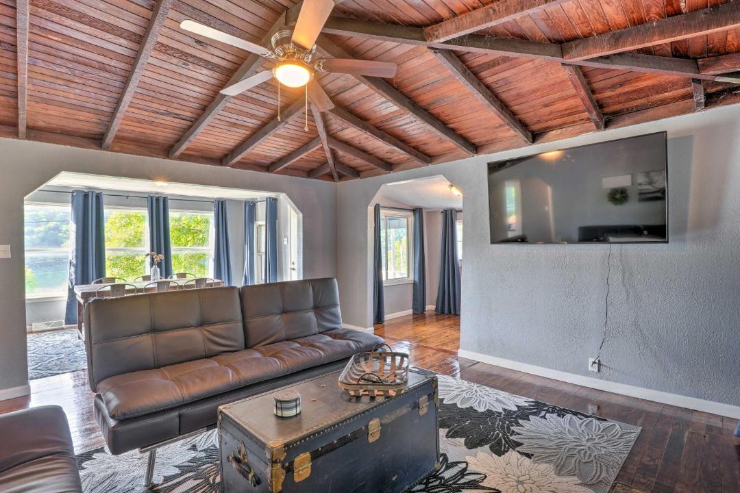 Photo of Livingroom in Rockaway Beach