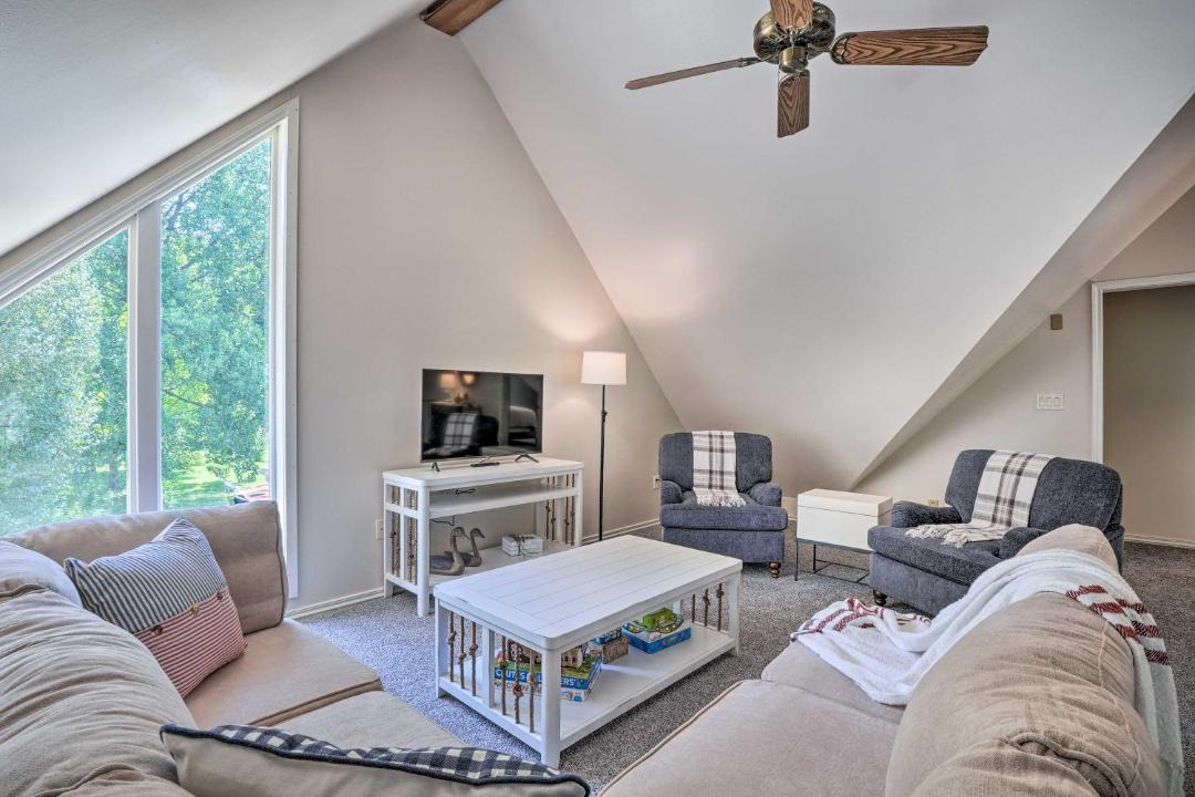 Photo of Livingroom in Hollister