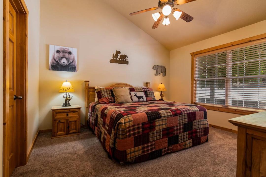 Photo of Bedroom in Reeds Spring