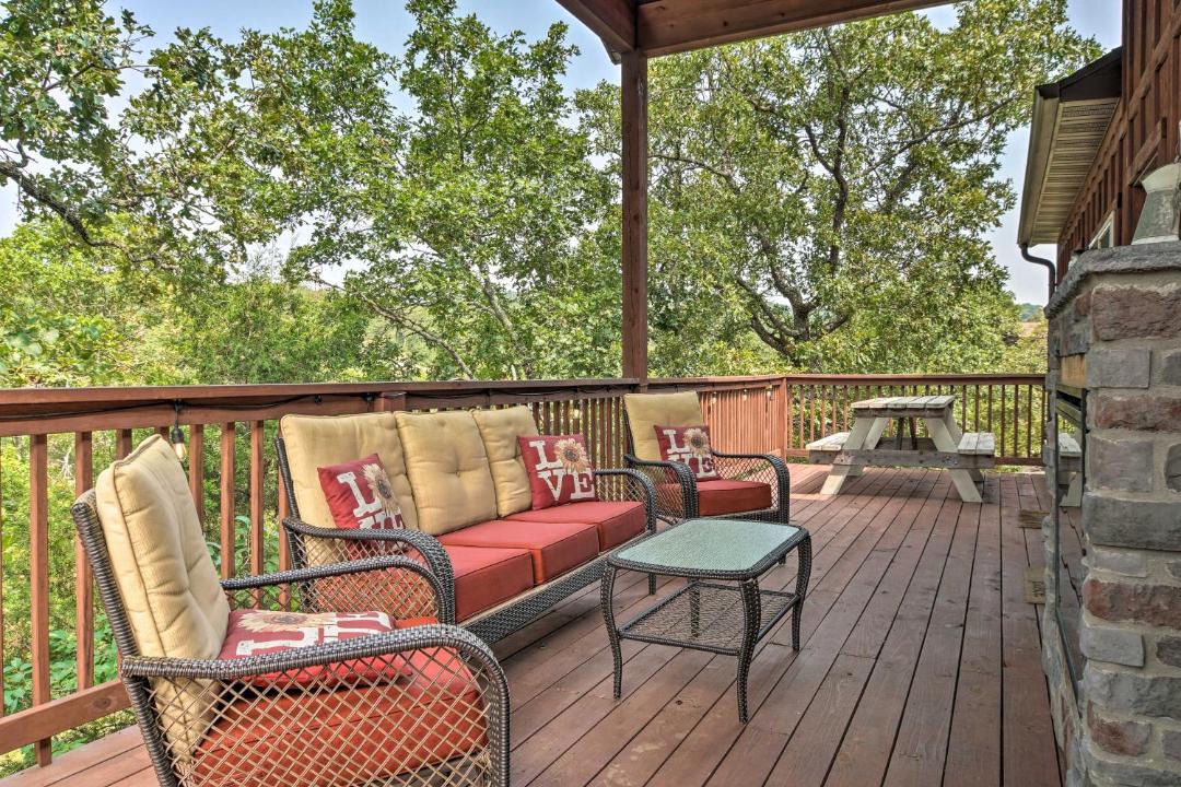Photo of Patio Balcony in Reeds Spring
