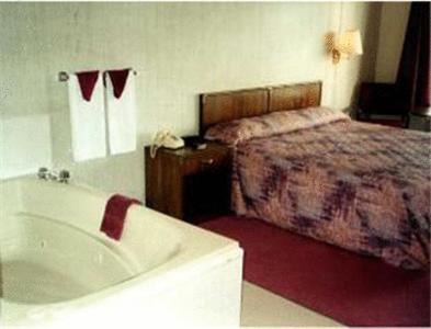 Photo of Bedroom in Branson Theater District