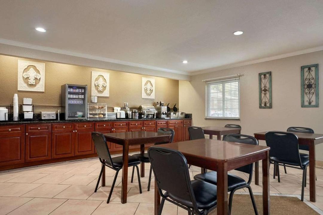 Photo of Livingroom in Shawnee Heights