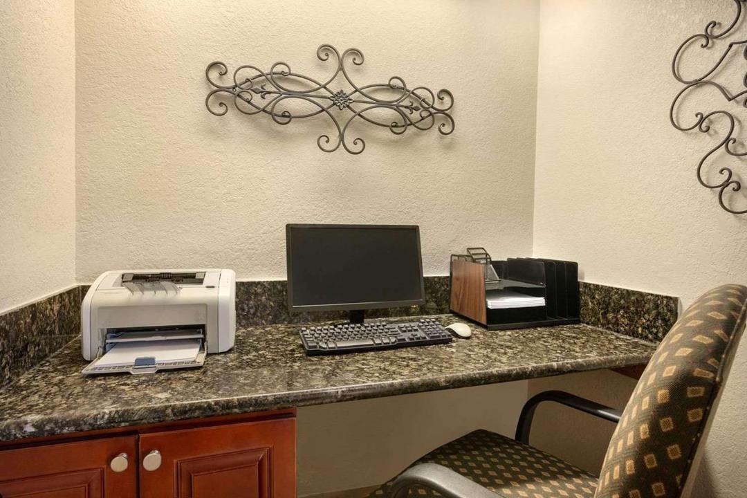 Photo of Livingroom in Shawnee Heights