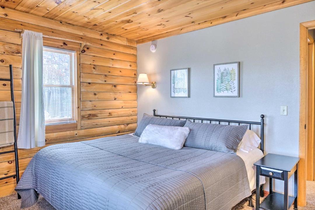 Photo of Bedroom in Shell Knob
