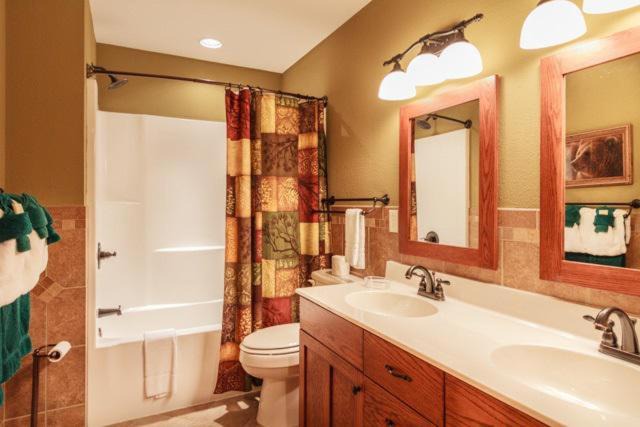 Photo of Bathroom in Cosby
