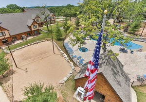BRANSON SHORES RESORT - Large Lakefront Lodge! 2 Swimming Pools!