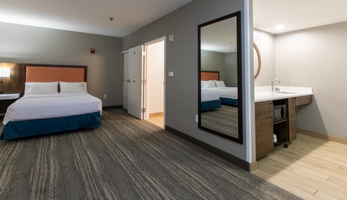 Room, 2 Queen Beds, Accessible, Non Smoking