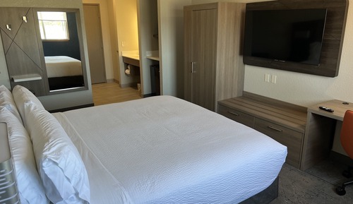 Standard Room, 1 King Bed, Accessible Bathtub (Mobility Accessible)