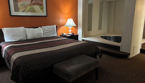 Suite, 1 King Bed, Hot Tub