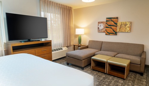 Studio Suite, 1 King Bed, Kitchen