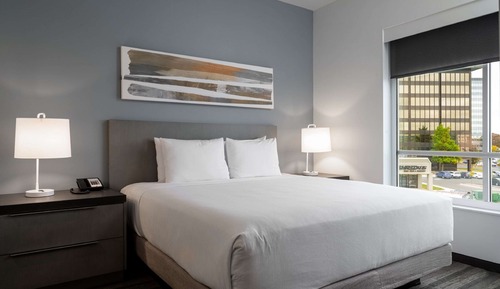 Room, 1 King Bed (Den Guest)