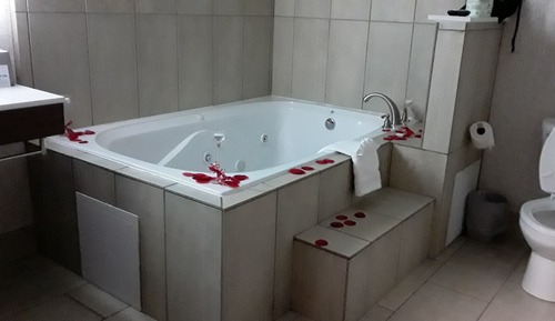 Standard Room, 1 King Bed, Jetted Tub