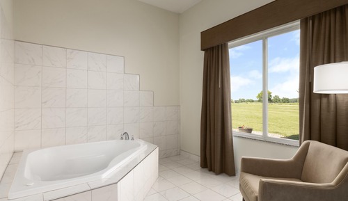 Standard Room, 1 King Bed, Jetted Tub, Golf View