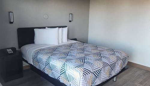 Standard Room, 1 Queen Bed, Non Smoking