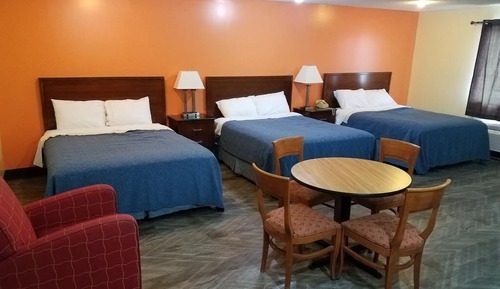 Queen Room with 3 Queen Beds.