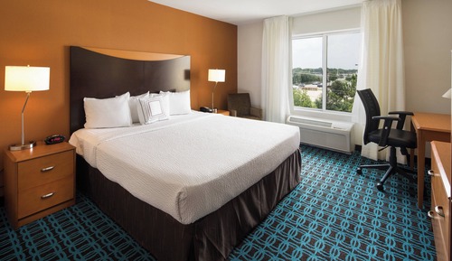 Room, 1 King Bed, Hearing Accessible (Accessible Bathtub)