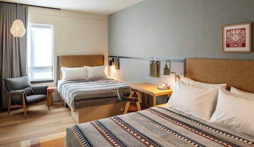 Room, 2 Queen Beds, City View (Work Station)