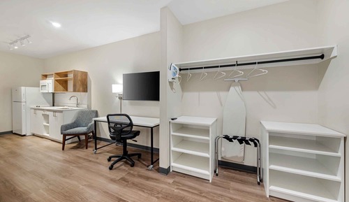 Premium Studio, 2 Queen Beds, Refrigerator & Microwave