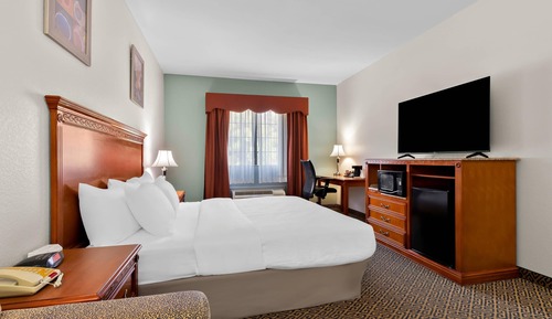 Signature Room, 1 King Bed, Refrigerator & Microwave