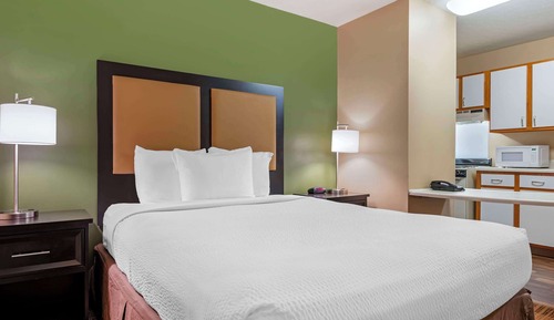 Room, 1 Queen Bed, Non Smoking (Efficiency)