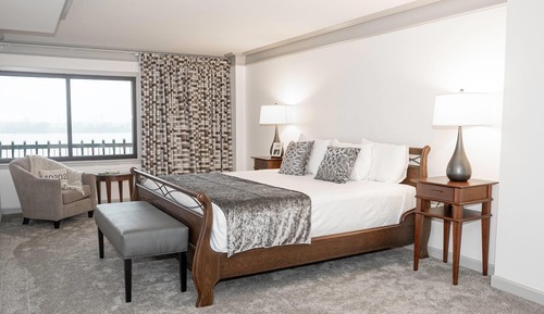 Apartment, 2 Bedrooms, Non Smoking (East Tower, Water View)