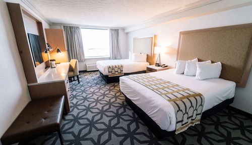 Deluxe Suite, 1 Bedroom, Non Smoking (West Tower, Waterview, 2 Queens)
