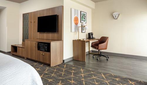 Suite, 1 King Bed, Accessible Bathtub (Mobility)