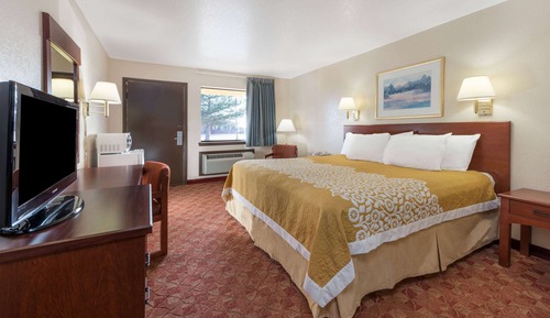 Room, 1 King Bed, Smoking
