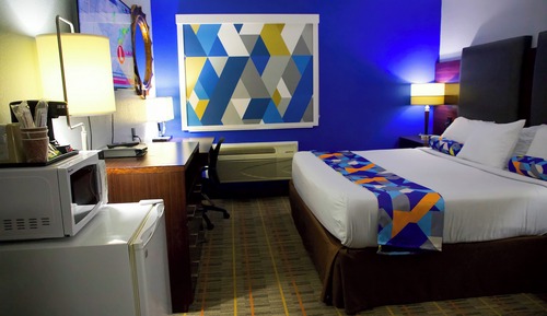 Premium Room, 1 King Bed, Accessible Bathtub, Pets Not Allowed