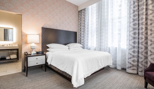 Suite, 1 King Bed, Accessible, Non Smoking (Hearing Impaired)