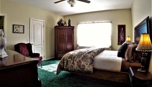 Deluxe Queen Room