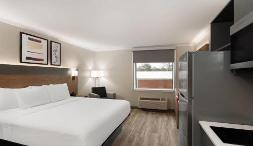 King Room with Kitchenette - Non-Smoking