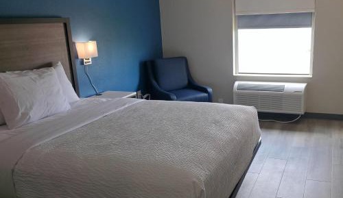 Deluxe King Room - Non-Smoking