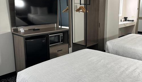 Queen Room with Two Queen Beds - Non-Smoking