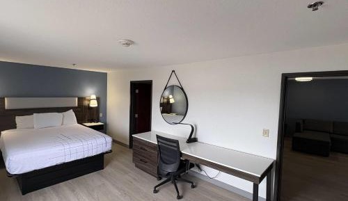 One-Bedroom King Suite with Spa Bath