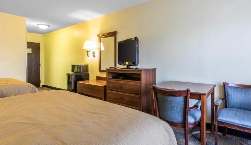 Queen Suite with Two Queen Beds - Non-Smoking
