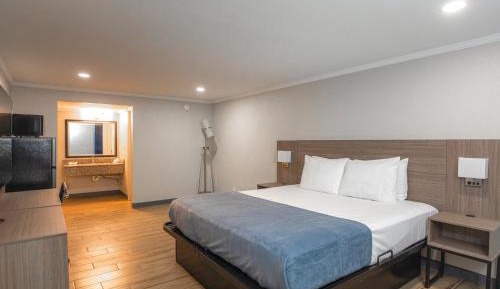 Deluxe King Room - Non-Smoking